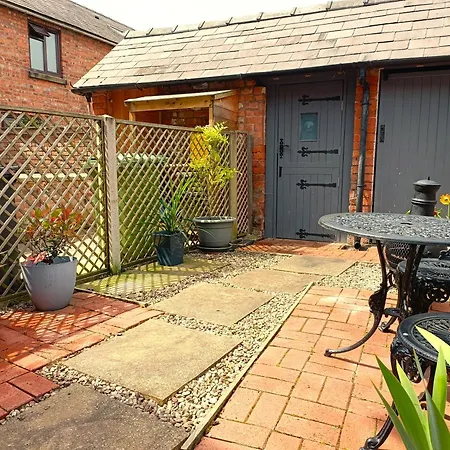 Charming Terrace Home In Whitchurch Whitchurch  Exterior photo