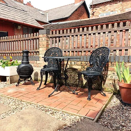 Charming Terrace Home In Whitchurch Whitchurch  Exterior photo