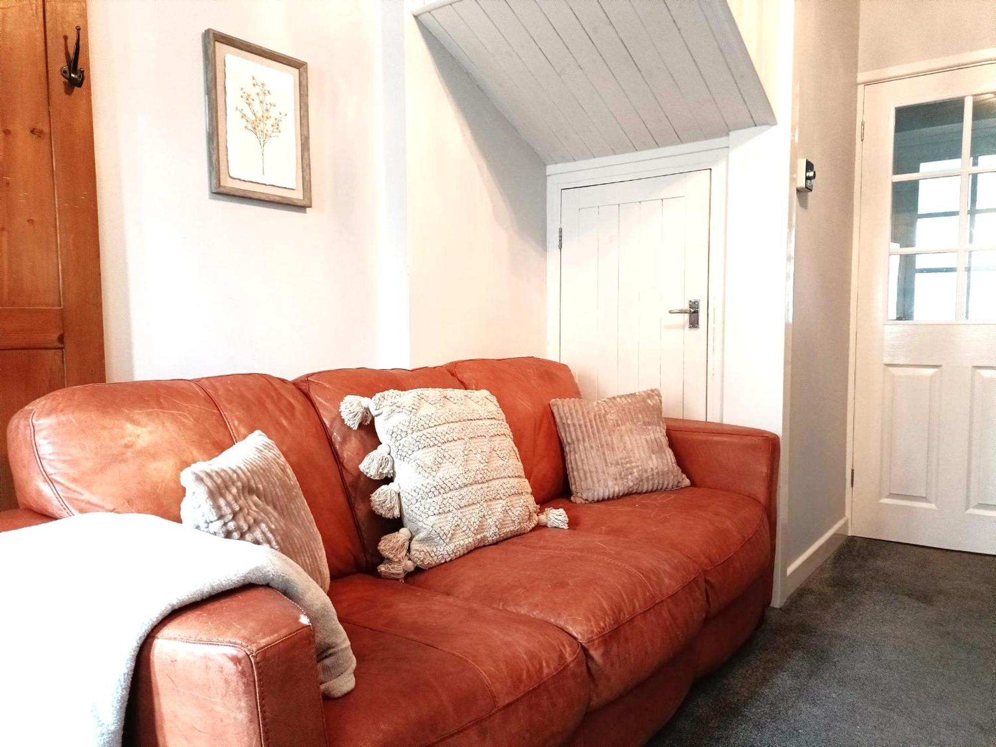 Charming Terrace In Whitchurch Holiday home *