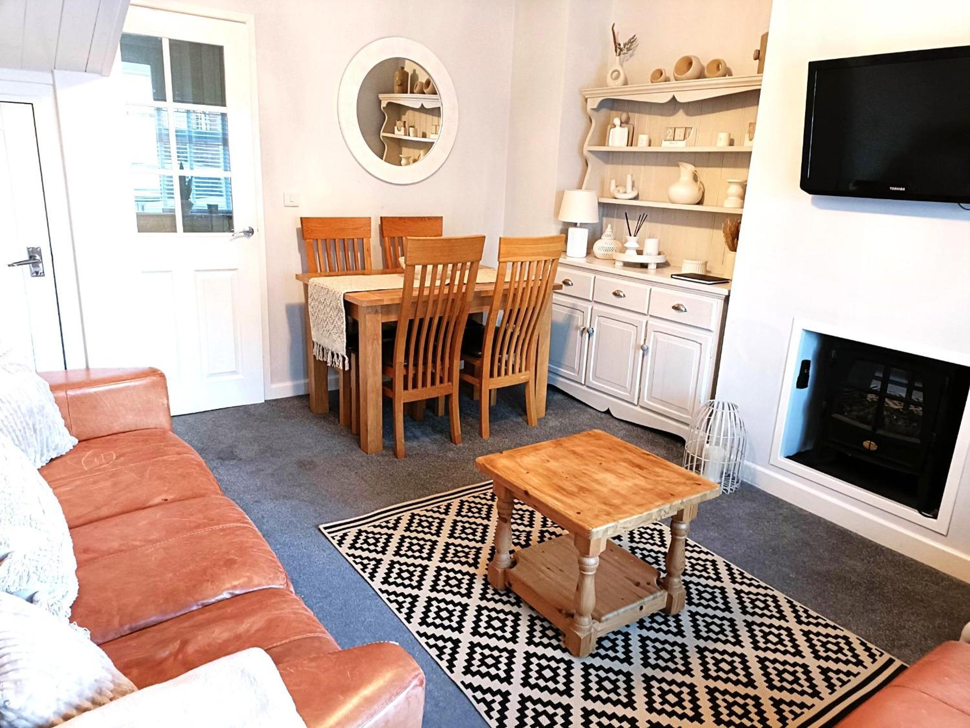 Holiday home Charming Terrace In Whitchurch *