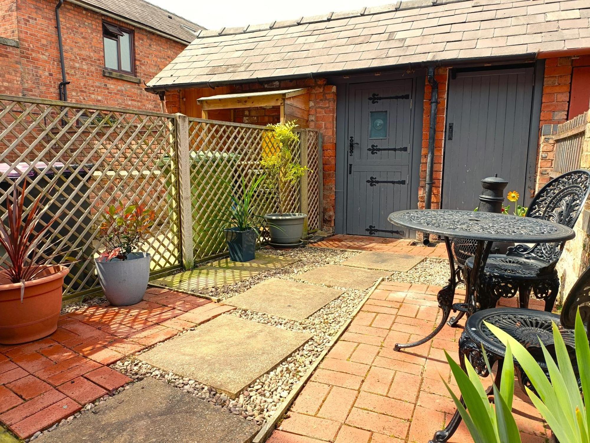 Charming Terrace In Whitchurch