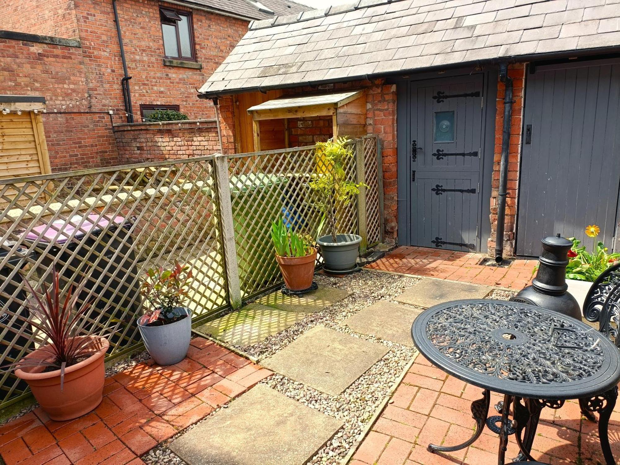Charming Terrace In Whitchurch Holiday home *