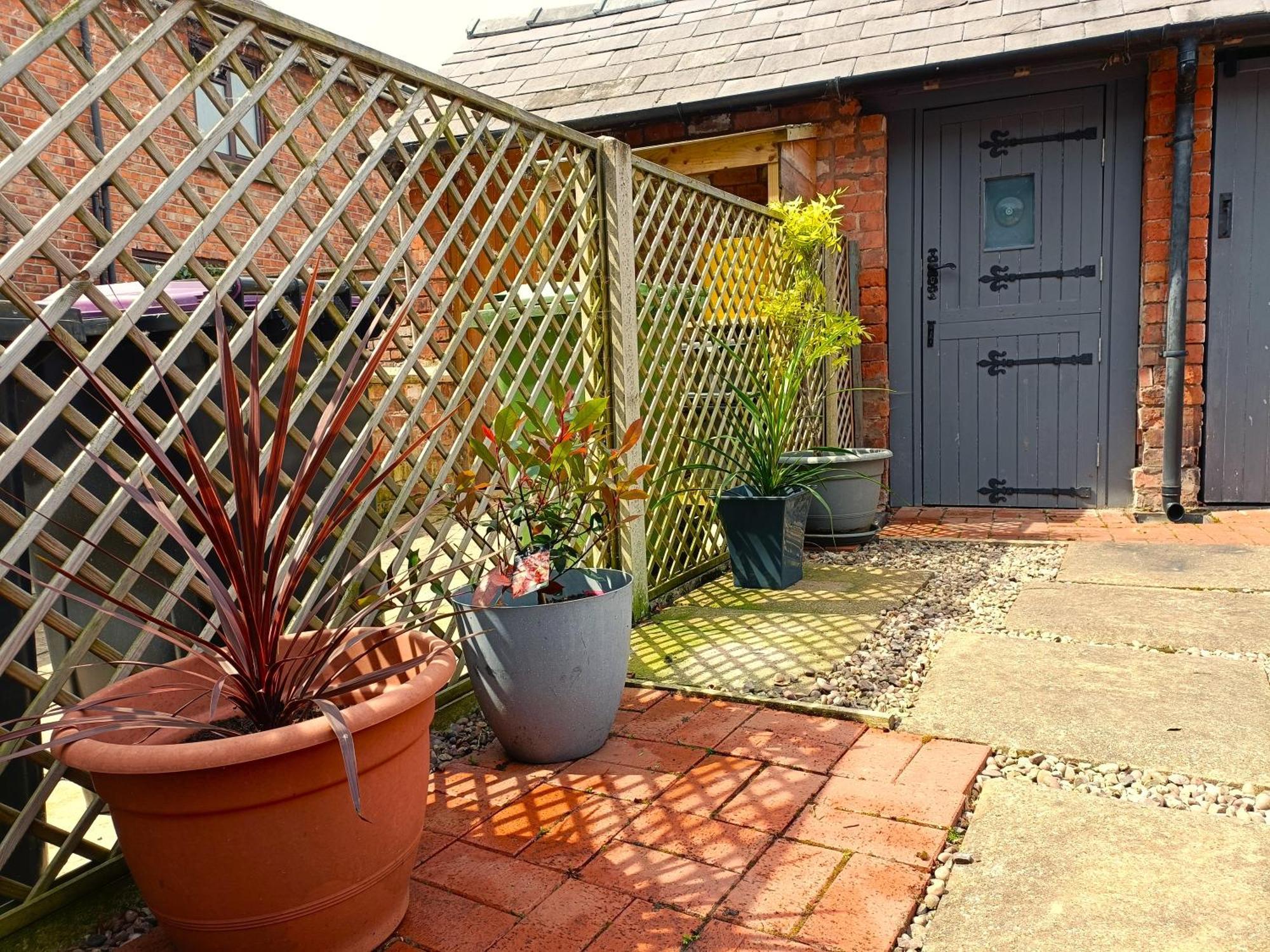 Charming Terrace In Whitchurch