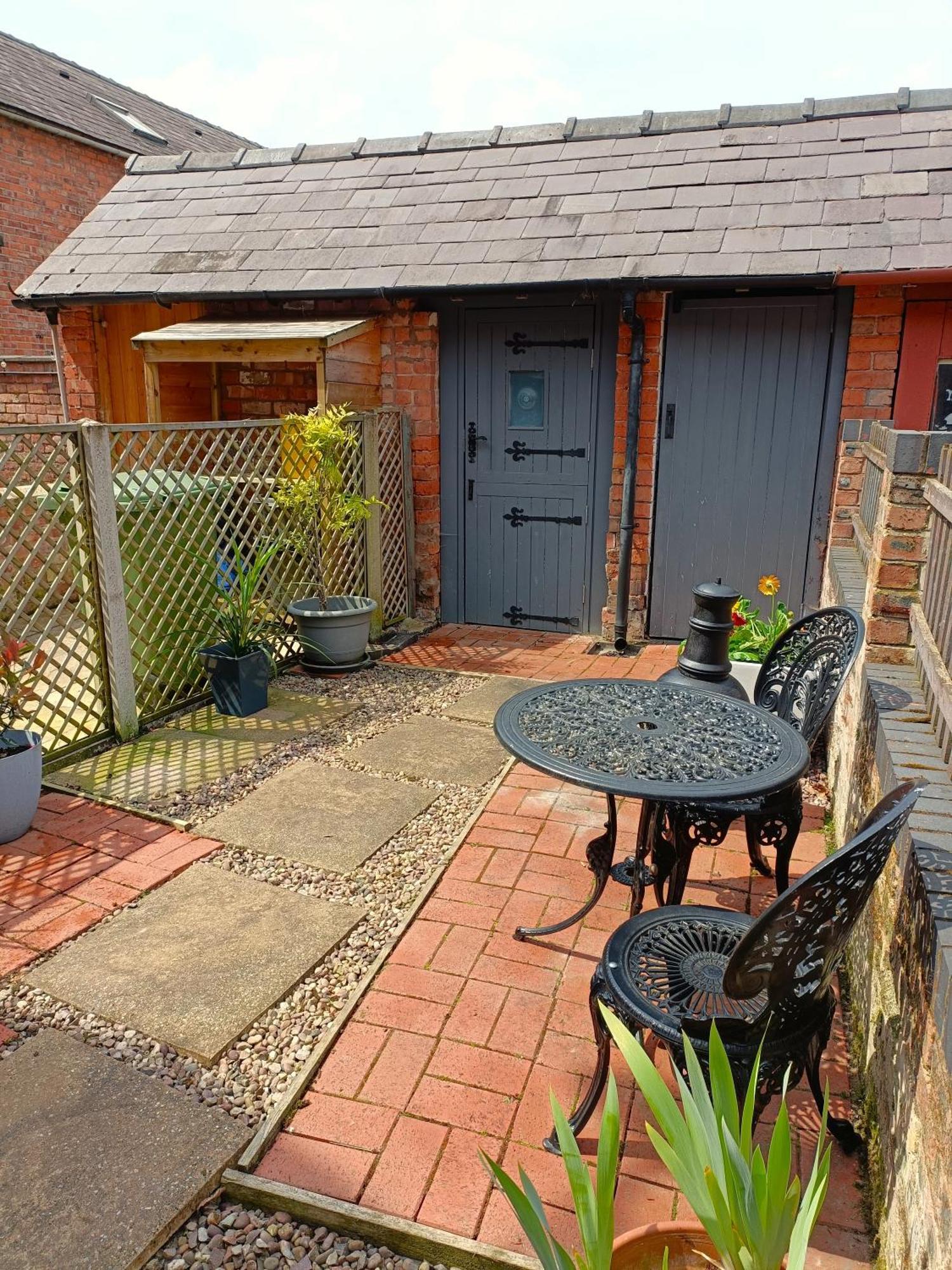 Charming Terrace In Whitchurch *