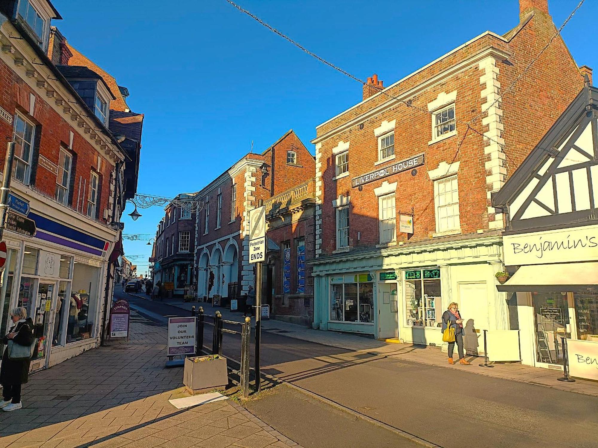 Charming Terrace In Whitchurch