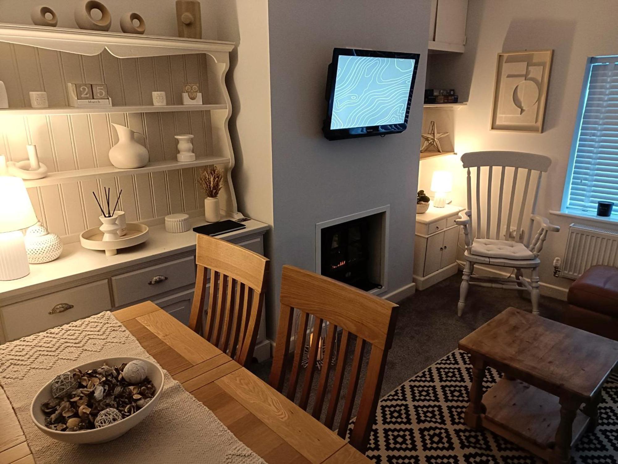 Charming Terrace In Whitchurch Holiday home *
